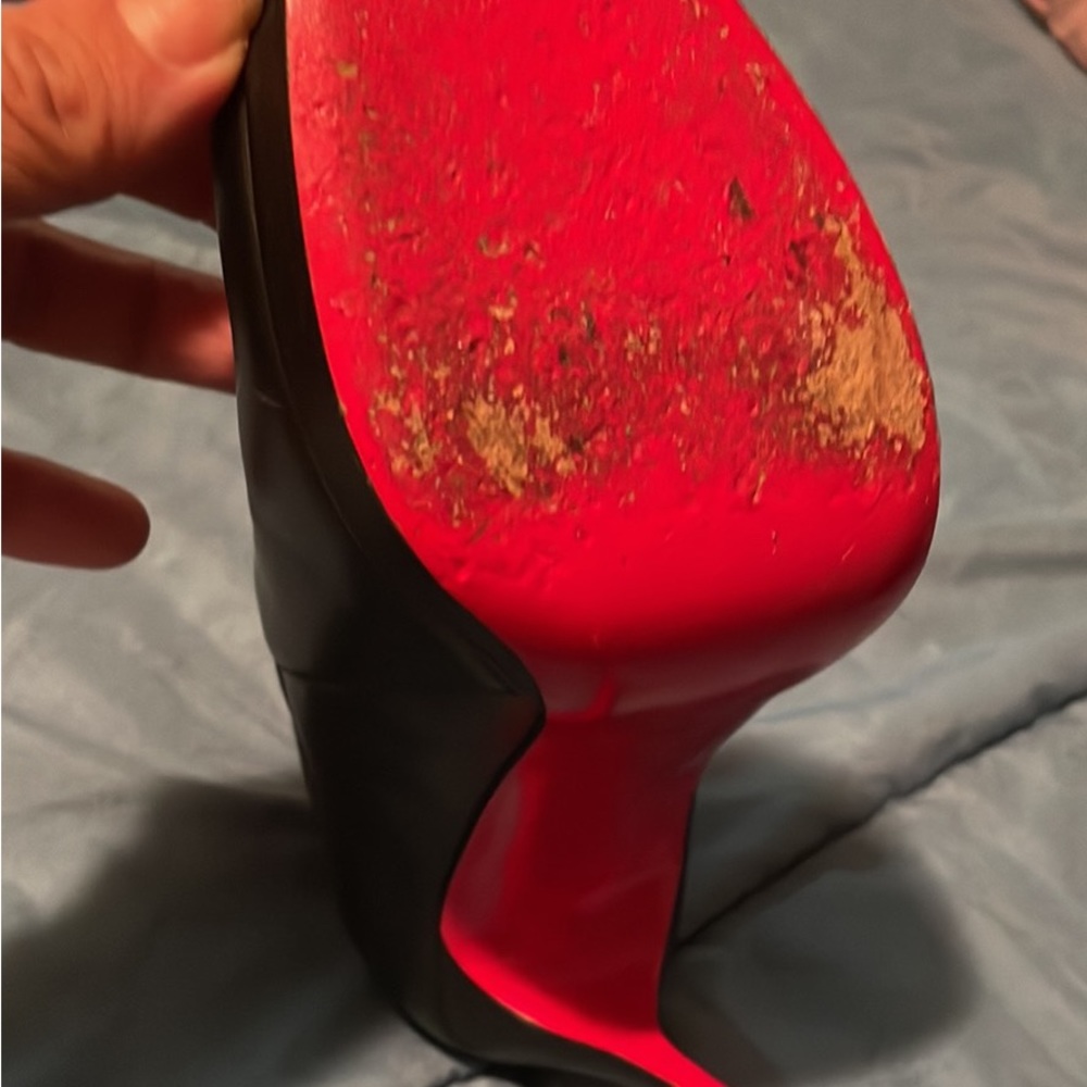 Beautiful red bottoms LV shoes - Picture 4 of 4